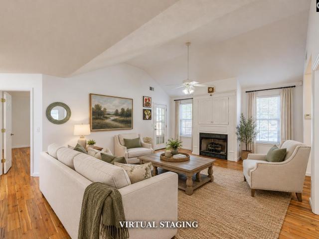 9 Twin Oaks Circle