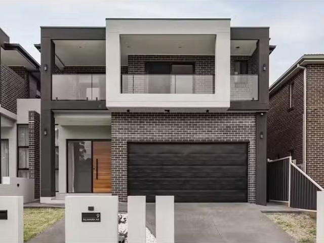 9 Tallawarra Avenue, Padstow Townhouse for rent Listed by Jos.