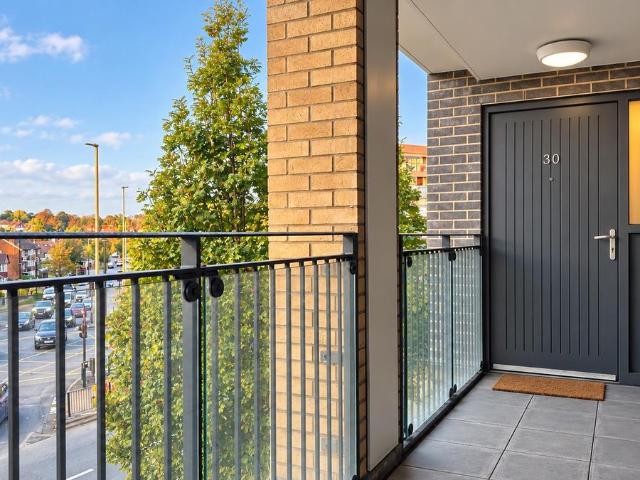 9 Telford Road, London N11, 2 bed flat to rent, £2,100 pcm | PrimeLocation