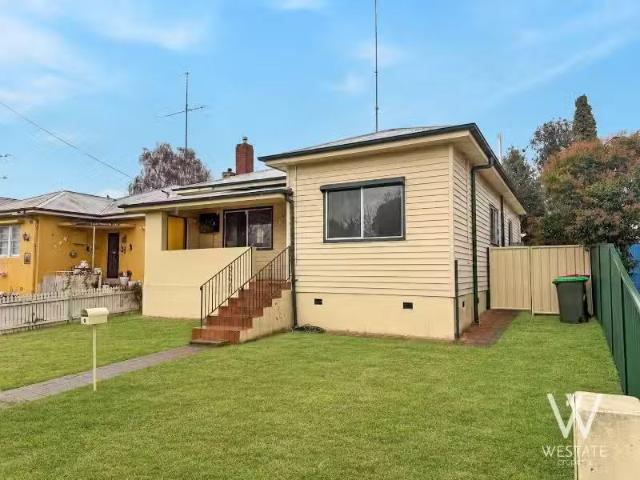 9 Torch Street, South Bathurst House for rent Listed by Leasi.
