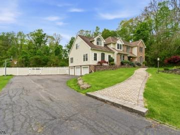 9 Valley Manor Dr