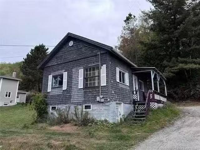 9 Veniot St, Edmundston, NB, E3V 1K9 house for sale Listing.