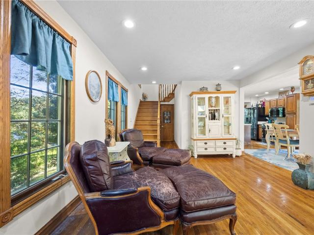 9 Viroqua Drive
