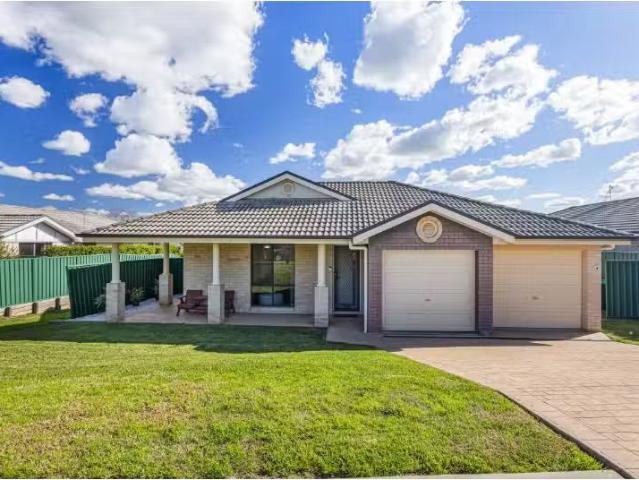 9 Wanaruah Circuit, MUSWELLBROOK House for rent Listed by Eri.