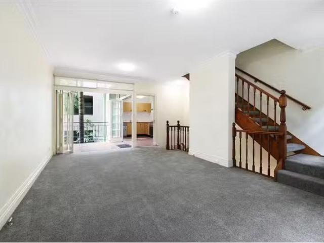 9 West End Lane, ULTIMO House for rent Listed by Jacob Benton.