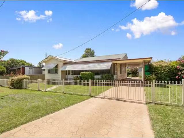 9 Willow Street, Tamworth House for rent Listed by Talia Wool.