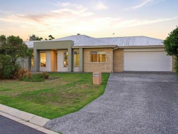 9 Years Young: Modern Lowset with 2.7m Soaring Ceilings