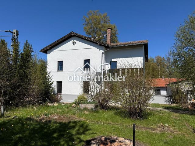 9 Zi. Zweifamilienhaus mit 1080m2 Grund, unmittelbar am Bahngleis, 15 min mit der Bahn nach München