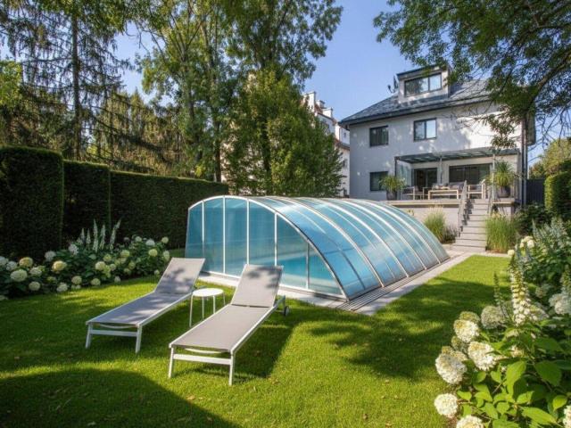9 Zimmer Villa mit herrlichem Garten, Pool, großer Garage Geothermie Niedrigenergiehaus im Top Zustand zum sofort Einziehen!
