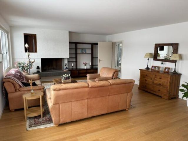 9 Zimmer Einfamilienhaus in Adlikon