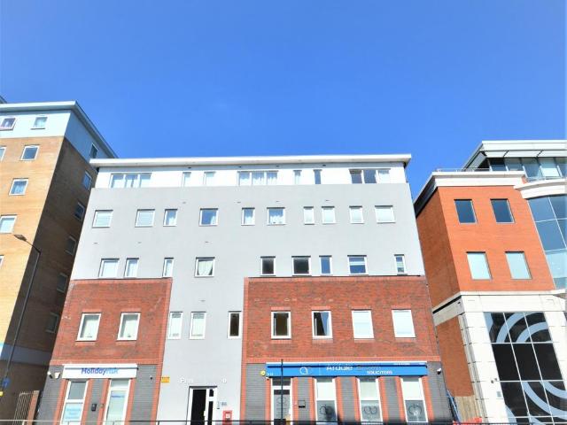 9 15 High Street, Slough, Berkshire, SL1 1 bed apartment to rent £1,250 pcm £288 pw