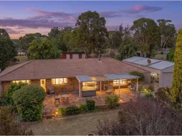 9 11 Pearson Street, Guyra House for rent Listed by Arabella.