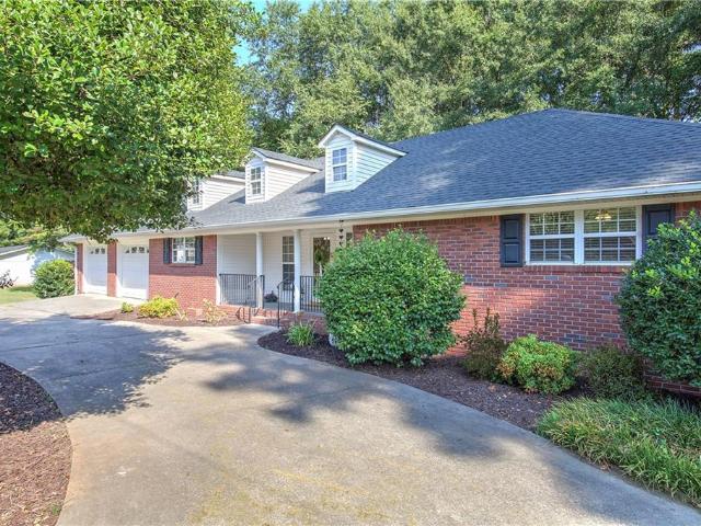 9 1/2 Greenbriar Avenue