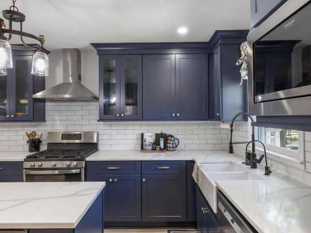 9 1/2 Halsey Street