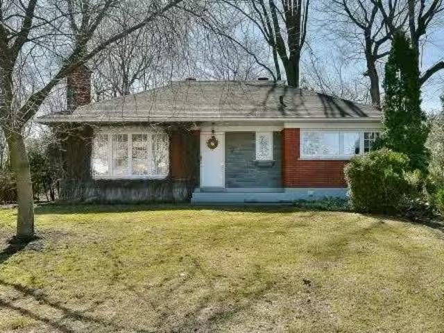 9 12E Rue, Montréal Pierrefonds Roxboro, QC, H8Y 1L2 house.
