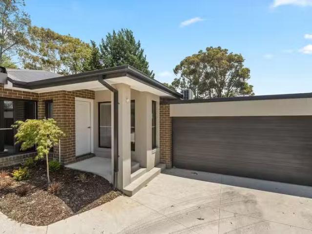 9A Stephen Crescent, CROYDON, VIC 3136 Townhouse for Rent