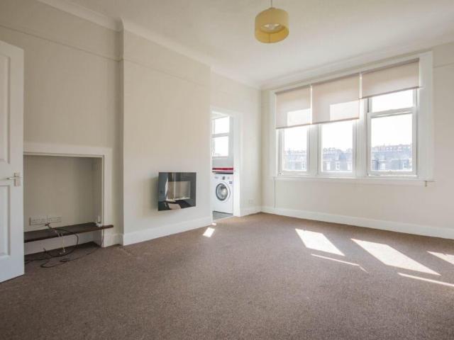 0013L Comely Bank Road, Edinburgh. 3 bed flat to rent £1,600 pcm £369 pw