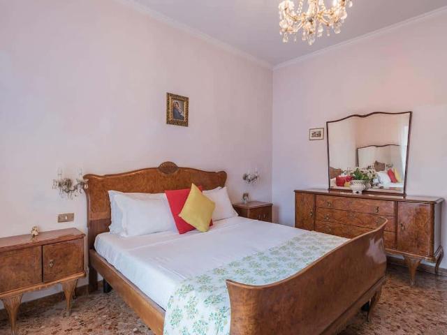 003 Borgo Vittorio Warm apt in ancient building in Vatican P S Pietro
