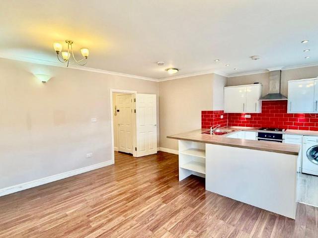 00, 410 Rayners Lane, Pinner, Middlesex HA5, 3 bed flat to rent, £2,050 pcm | PrimeLocation