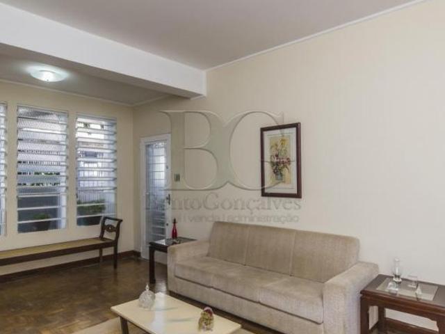 01052 Casas/Padrão Residencial No bairro São Benedito