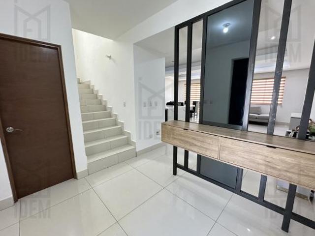 0140 Casa en venta generando ingresos mensuales