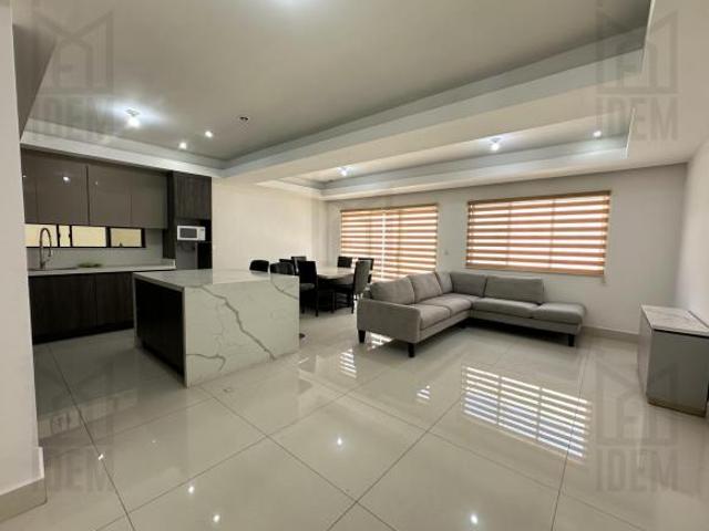 0140 Casa En Venta En Privadas del Canada, General Escobedo