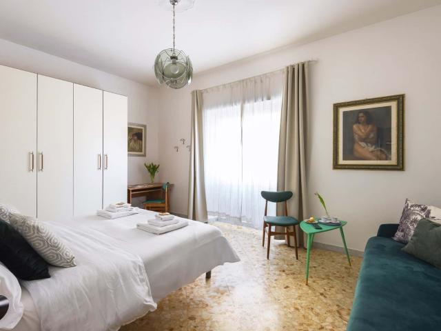 021 Giussano Casa Adele Lovely Mid century Apartment