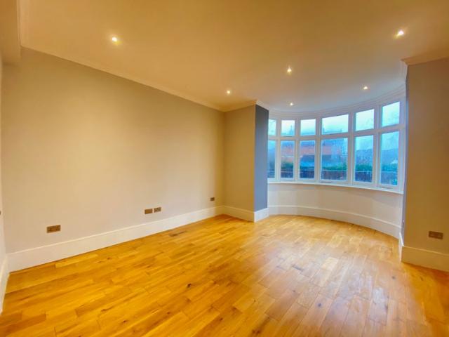02 Bed Apartment* Ealing Broadway* W5