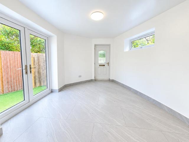 02 Bed Flat* Hayes* Rostrevor Gardens* UB3