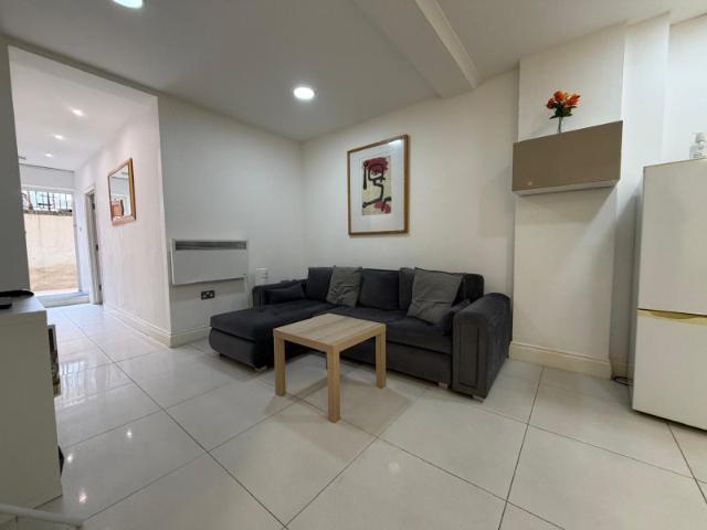 02 Bedroom Flat The AVE West Ealing W13