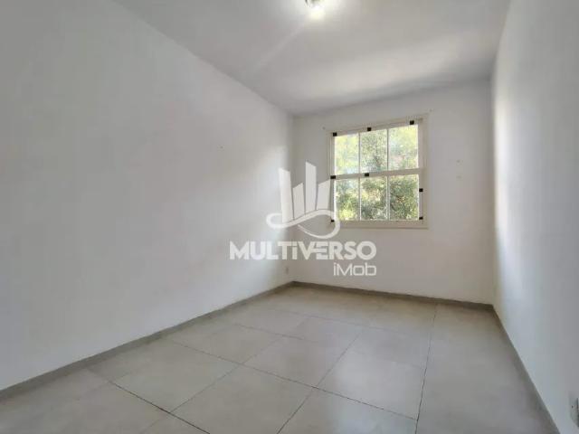 02 Dormitórios, + Dependência Ponta da Praia, 96m², Sala ampla e iluminada, Garagem Box