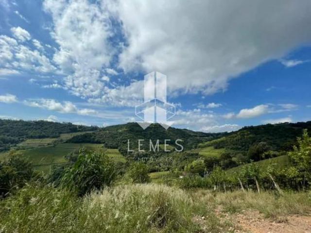 02 HECTARES localizada em Monte Belo do Sul distante 5km da cidade com Produçã