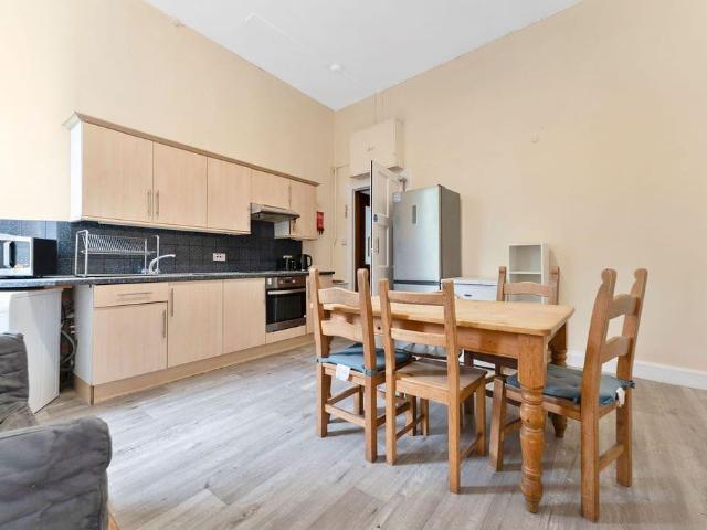 0395L Bruntsfield Place, Edinburgh. 5 bed flat to rent £3,750 pcm £865 pw
