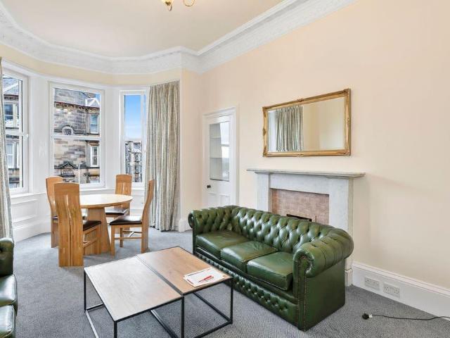 0473L Polwarth Gardens, Edinburgh. 4 bed flat to rent £2,996 pcm £691 pw
