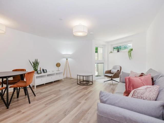 0609L Pinkhill Park, Edinburgh, EH12 7FJ
