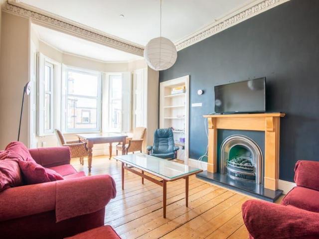 0622L Dalkeith Road, Edinburgh, EH16 5DU 4 bed flat to rent £2,600 pcm £600 pw