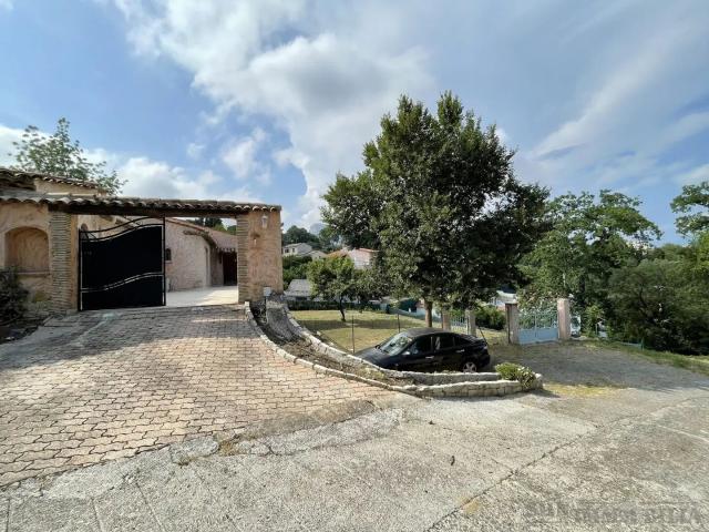 06610 La Gaude Maison familiale 280 m², piscine, jardin et 280m² La Gaude