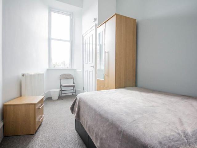0675L West Preston Street, Edinburgh. 8 bed flat share to rent £785 pcm £181 pw