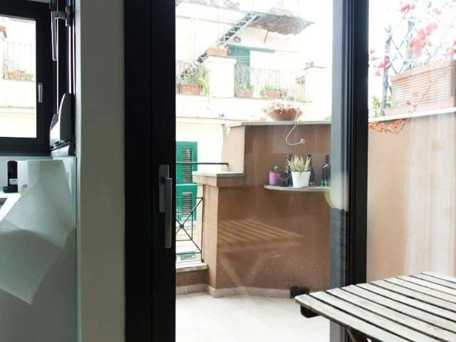 068 Vicolo del Cinque Stylish Penthouse with terrace in Trastevere