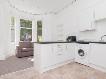0720L Roseneath Place, Edinburgh, EH9. 4 bed flat to rent £3,150 pcm £727 pw