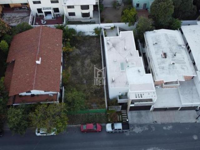 0758 Terreno en venta en la colonia Del Paseo, Monterrey NL