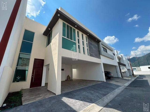 0765 Casa nueva en venta en Privada Nogales, Santiago NL
