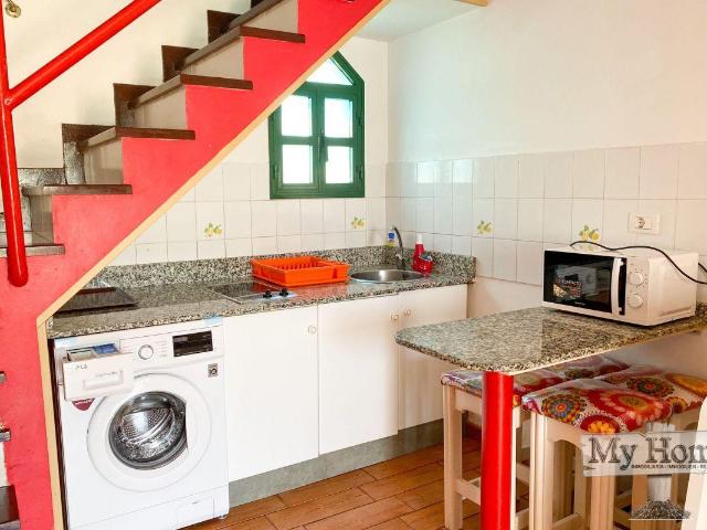 081 013 Fantastic corner bungalow for rent in Campo Internacional