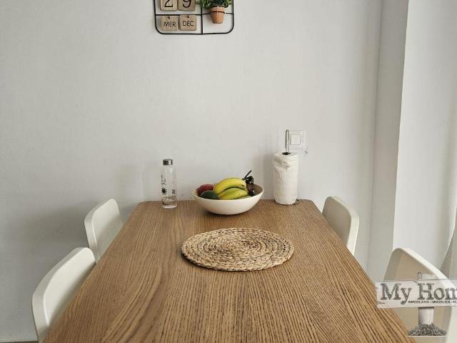 082 778 2 bedroom flat just a few metres from the beach
