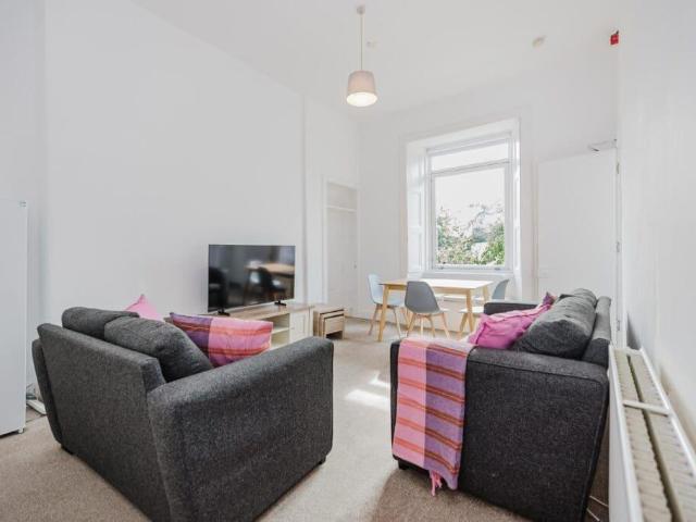0834L Crighton Place, Edinburgh, EH7 4NY 5 bed flat to rent £3,250 pcm £750 pw