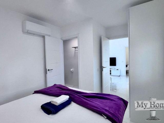 083 777 Spacious, refurbished flat in the heart of Playa del Inglés