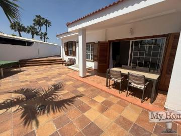 086 773 Luxury villa in Maspalomas with spacious rooms and an exclusive location