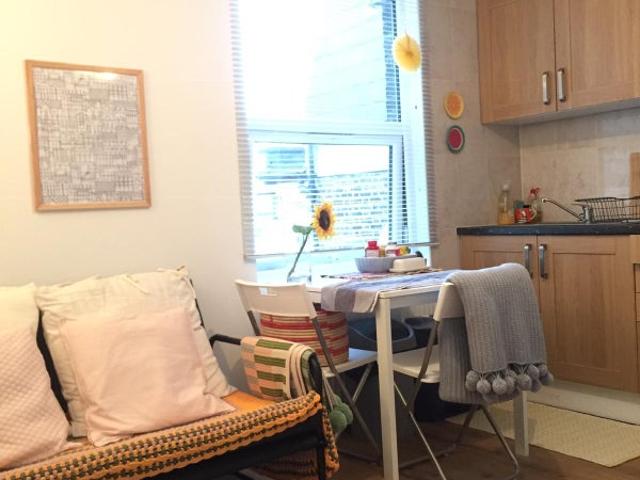 099Y Hammersmith Modern One Bed Flat