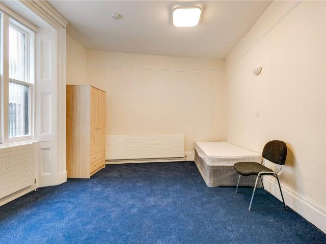 0 bedroom property in Queens Gate, South Kensington, London, SW7 £1,600 pcm | Chestertons