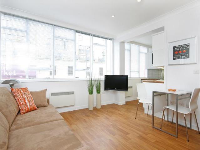 0 bedroom property in Wilton Road, Pimlico, London, SW1V £1,700 pcm | Chestertons
